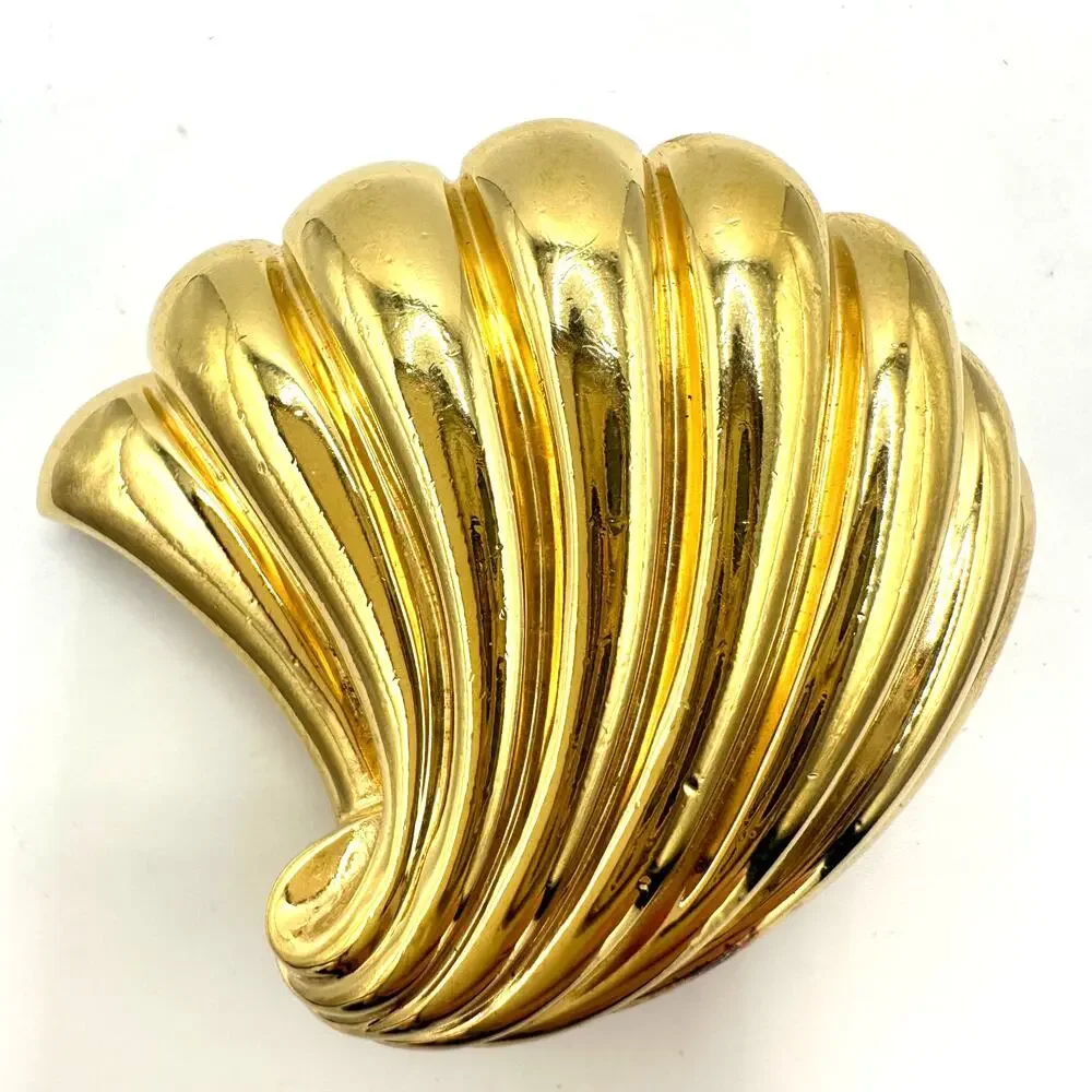 Ciner signed vintage gold tone scalloped abstract shell fan 3D brooch